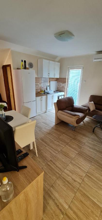 Apartman Nina2 Risan Luaran gambar