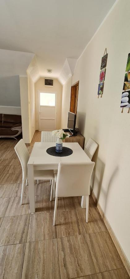 Apartman Nina2 Risan Luaran gambar