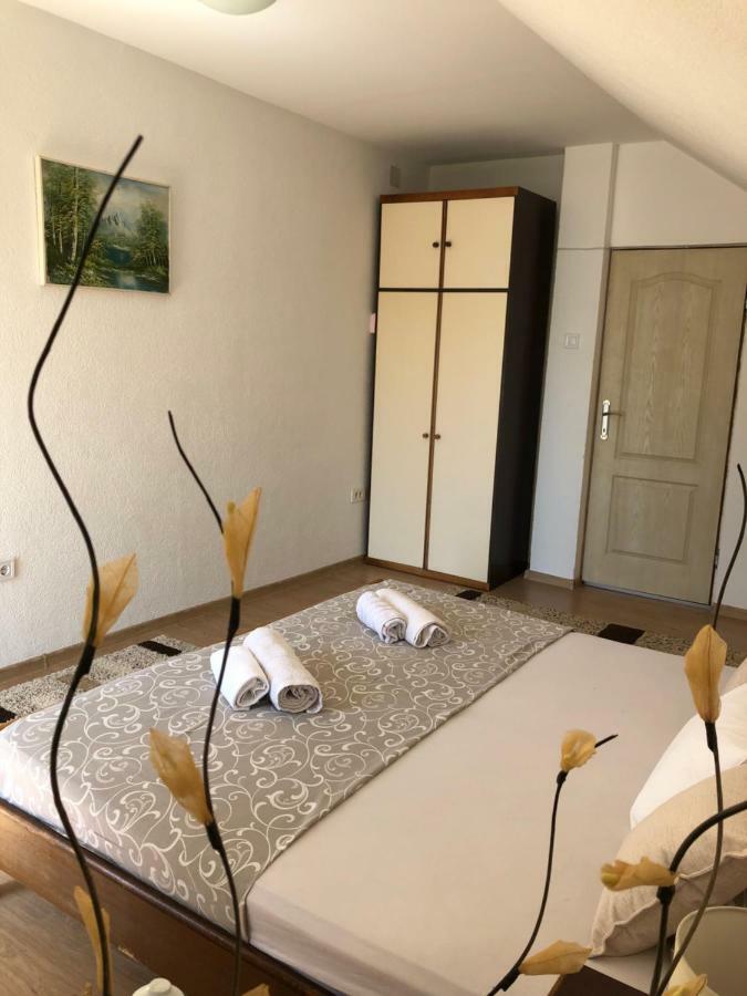 Apartman Nina2 Risan Luaran gambar