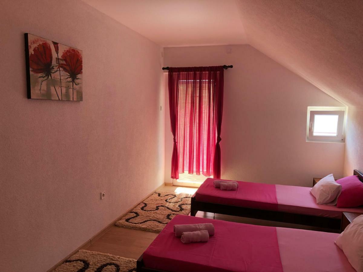 Apartman Nina2 Risan Luaran gambar